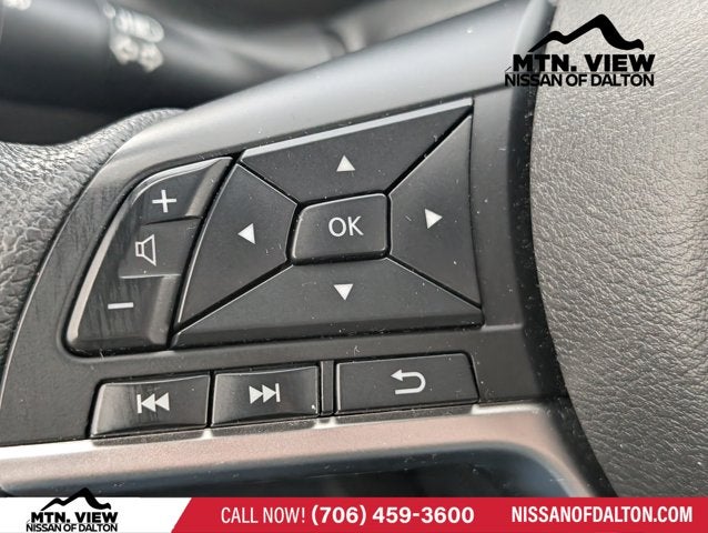 2022 Nissan Kicks SR