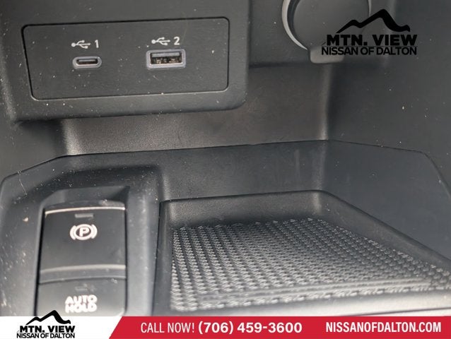 2022 Nissan Kicks SR