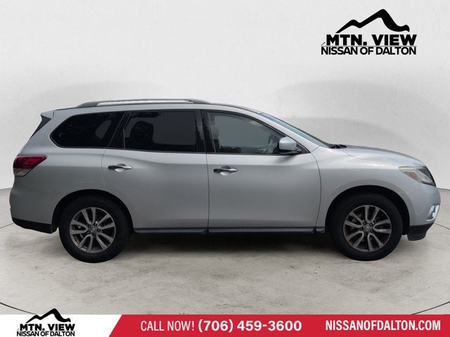 2016 Nissan Pathfinder SV