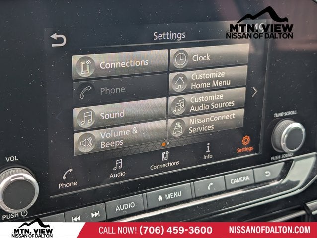 2025 Nissan Pathfinder SV