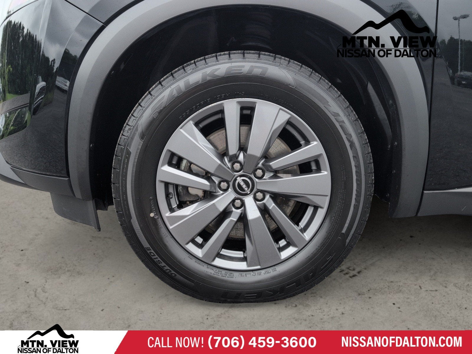 2025 Nissan Pathfinder SV