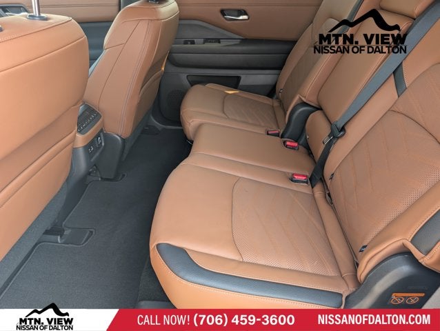 2025 Nissan Pathfinder Platinum