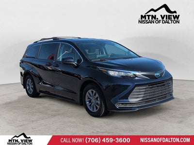 2022 Toyota Sienna LE