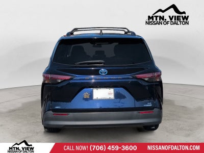 2022 Toyota Sienna LE