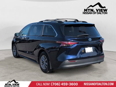 2022 Toyota Sienna LE