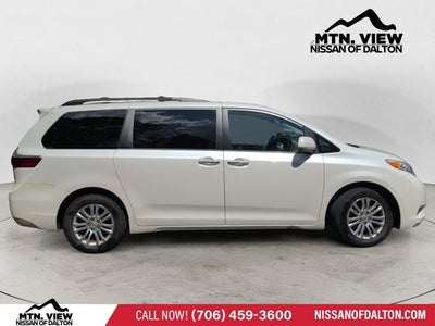 2017 Toyota Sienna XLE