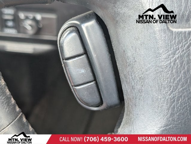 2001 Nissan Pathfinder LE