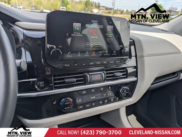 2025 Nissan Pathfinder SL