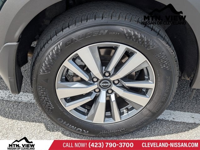 2025 Nissan Pathfinder SL