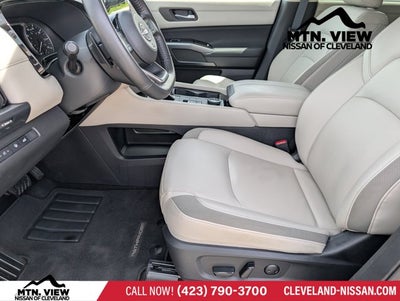 2025 Nissan Pathfinder SL