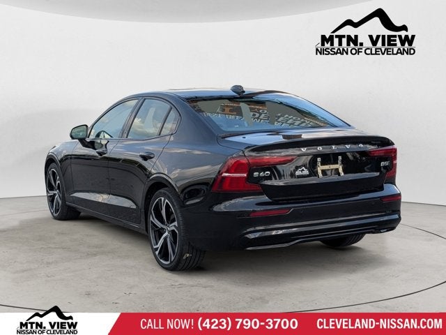 2024 Volvo S60 Core Dark Theme