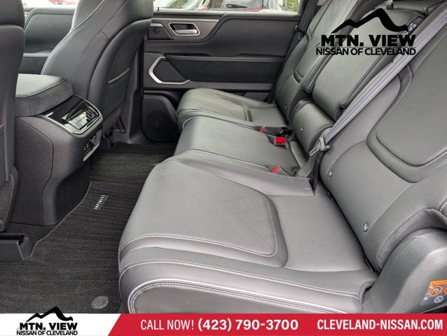 2025 INFINITI QX80 LUXE