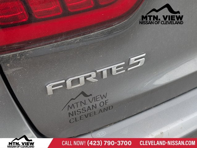 2016 Kia Forte 5-Door SX