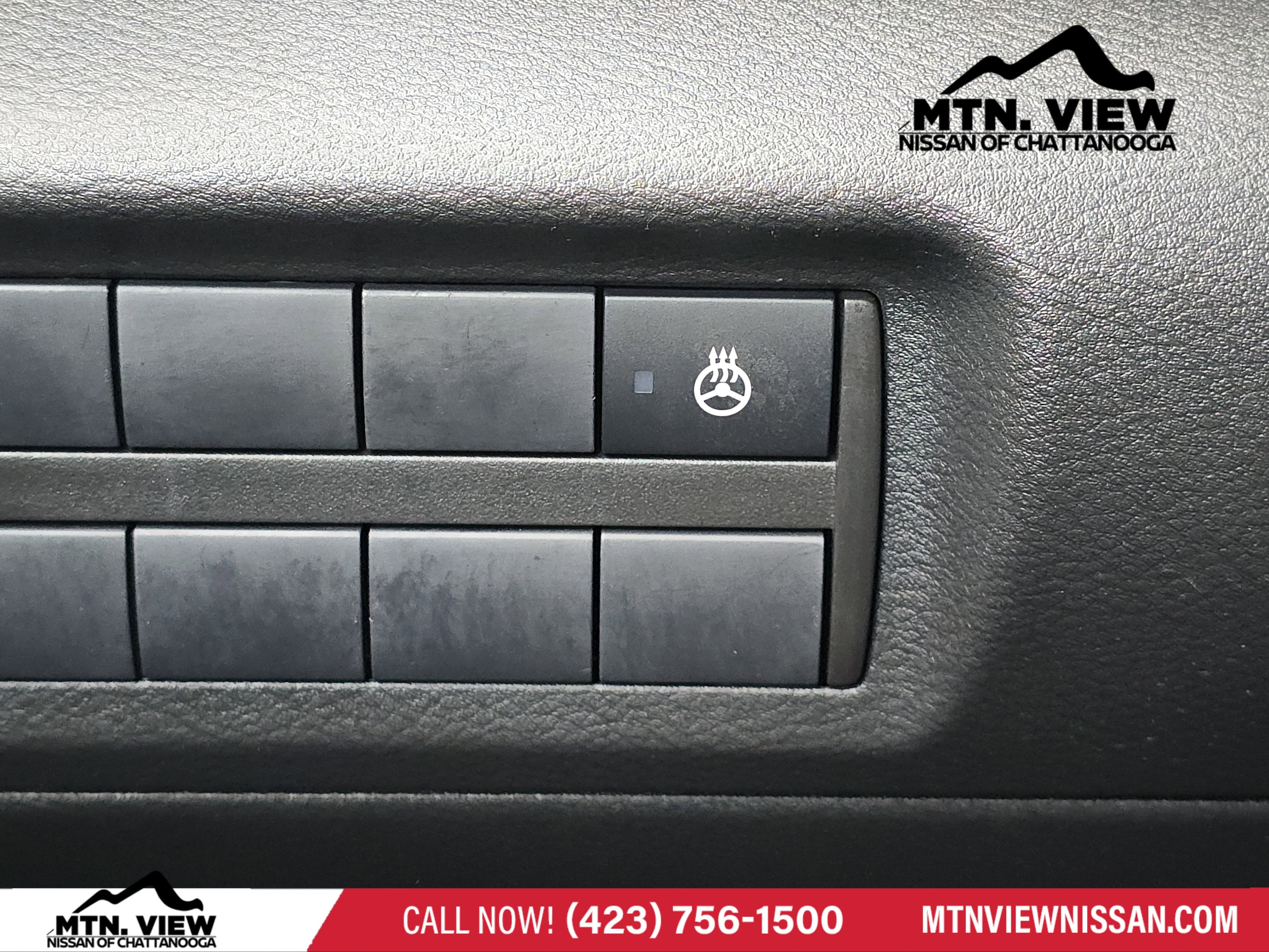 2022 Nissan Kicks SR