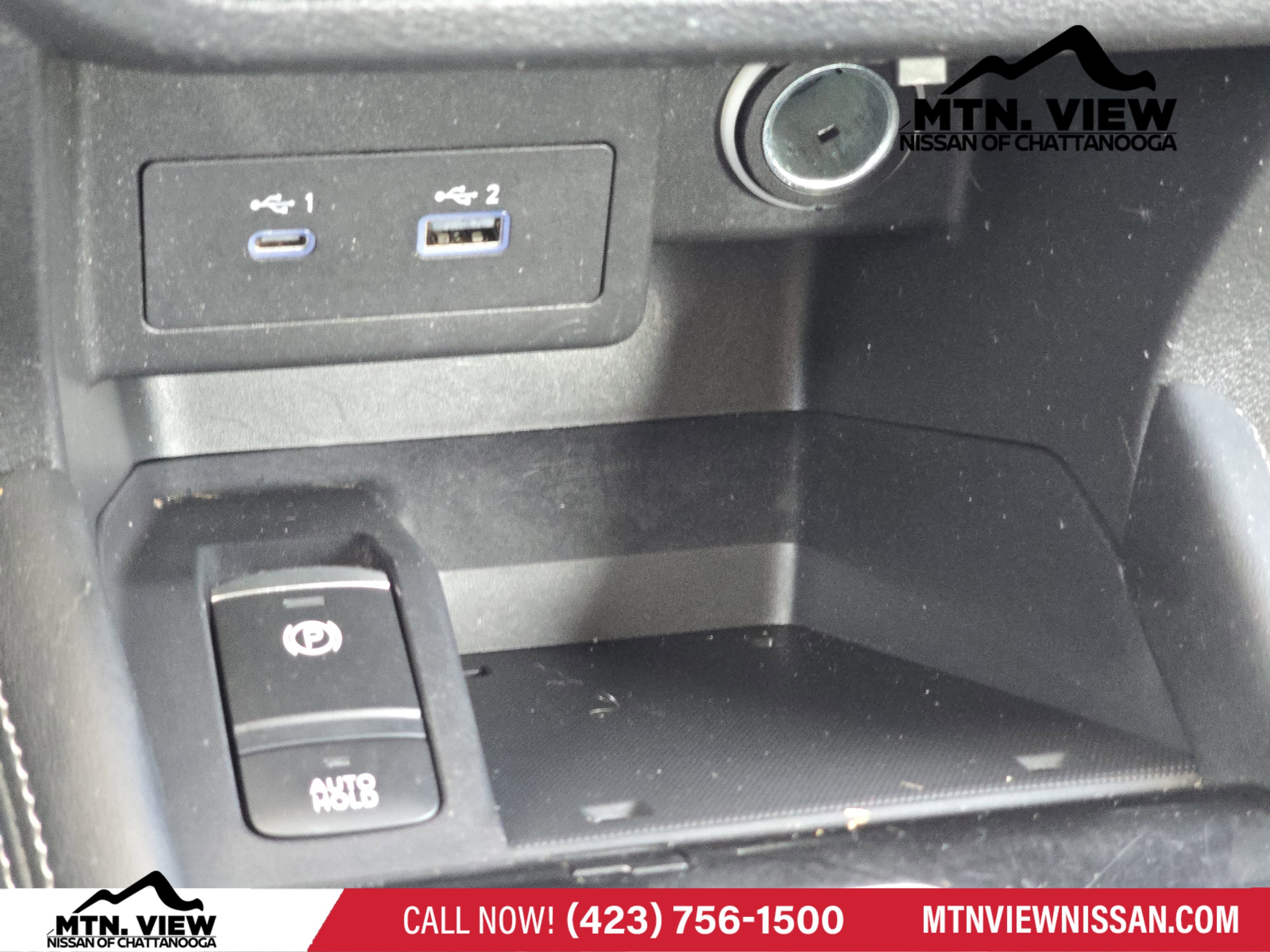 2022 Nissan Kicks SR