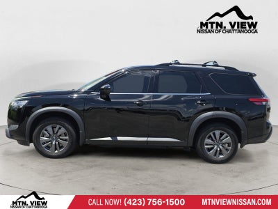 2022 Nissan Pathfinder SV