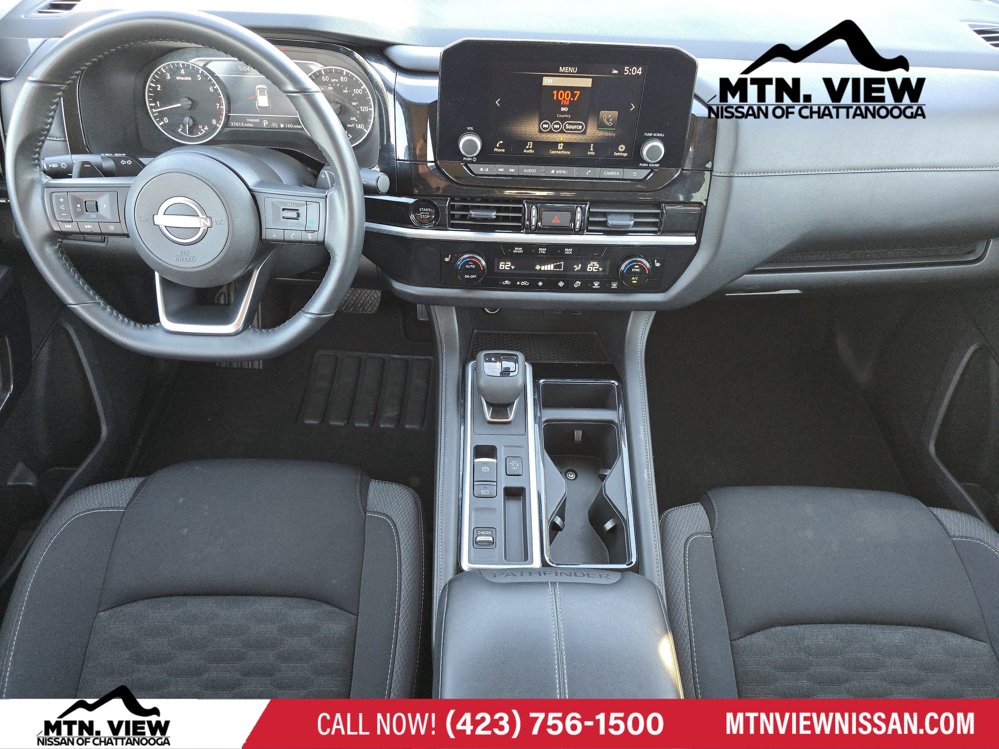 2025 Nissan Pathfinder SV