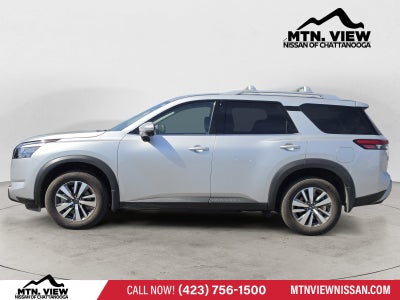 2025 Nissan Pathfinder SL