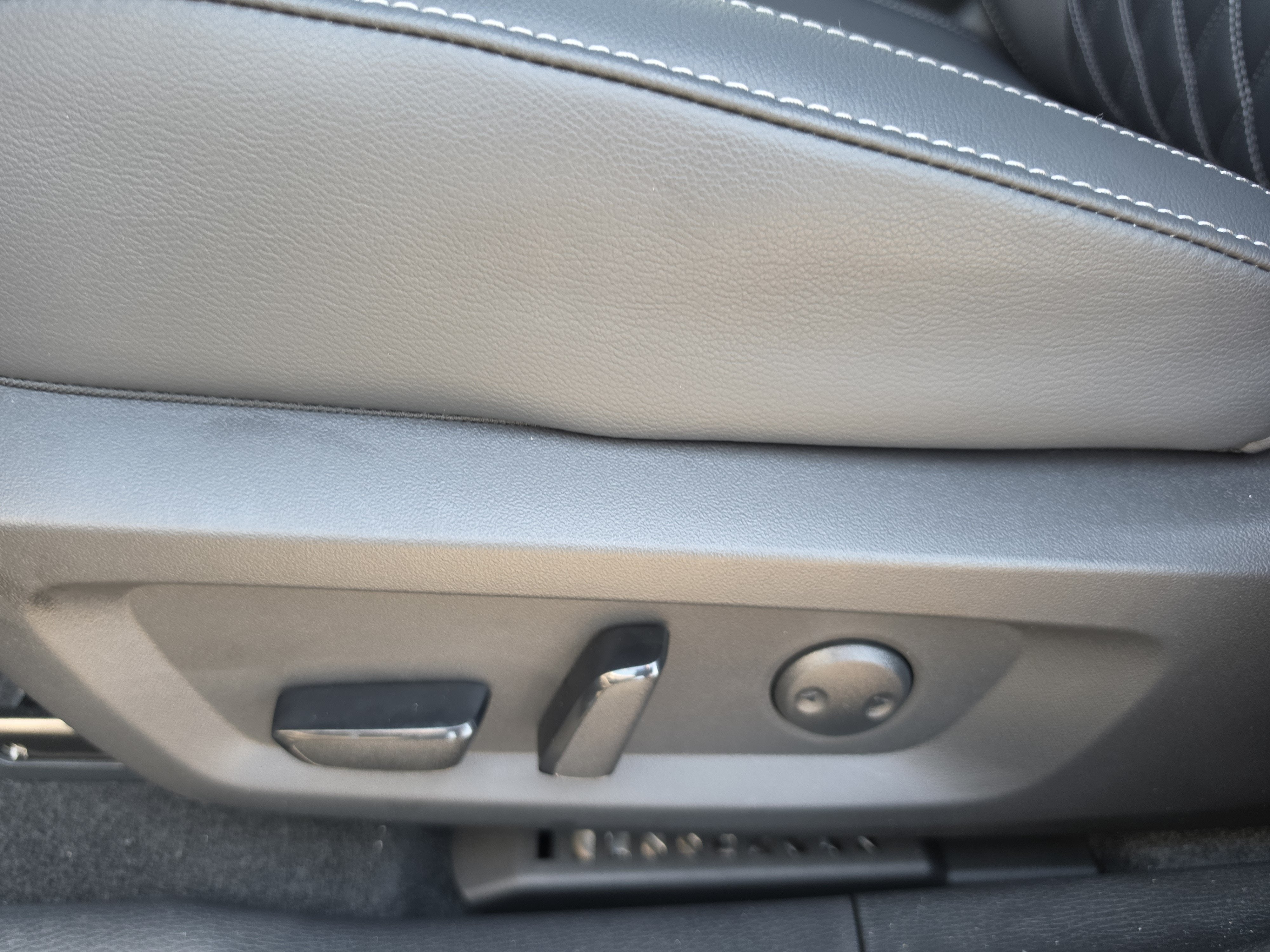 2026 Nissan Rogue Plug-In Hybrid Platinum
