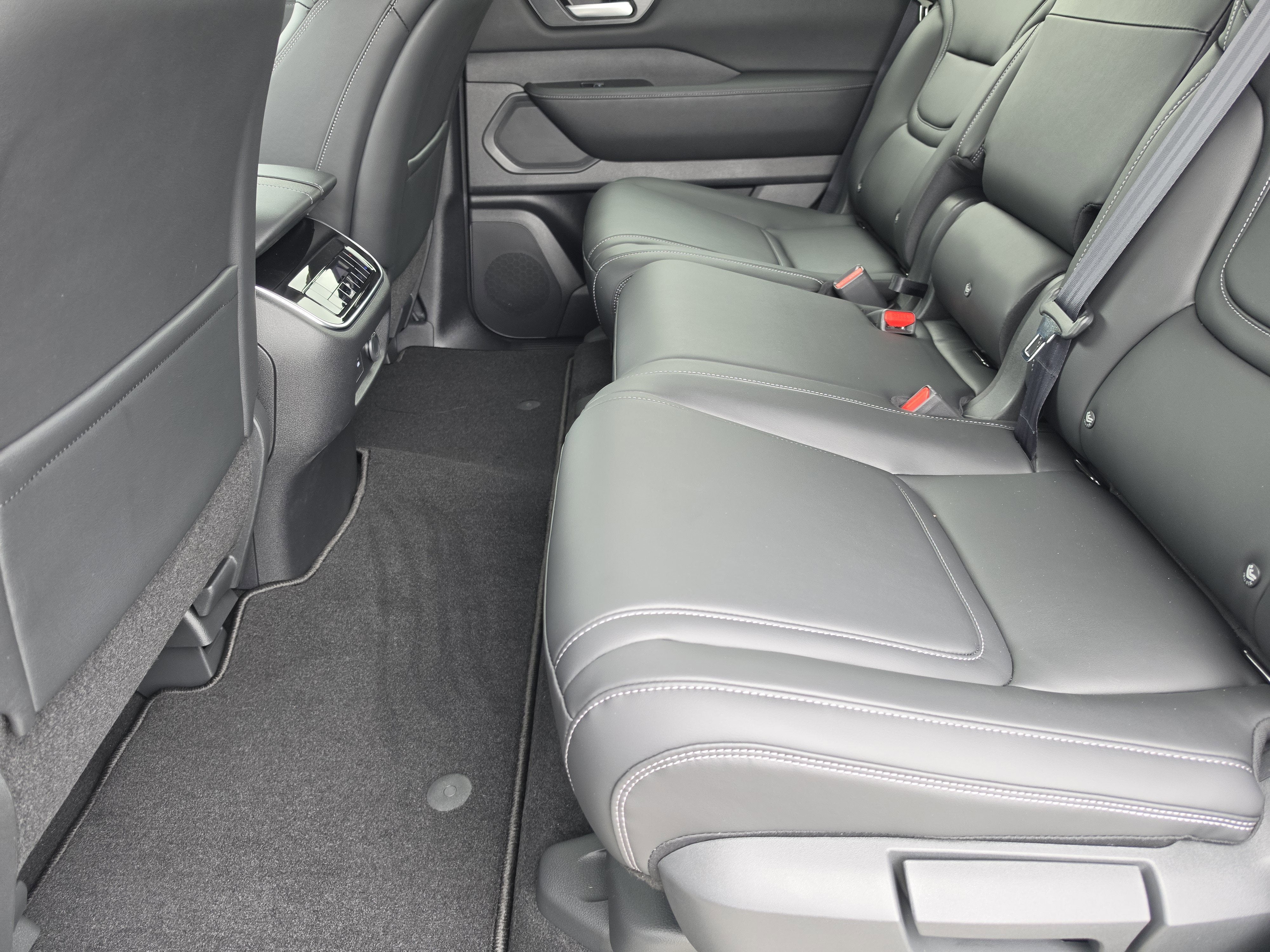 2026 Nissan Armada SV