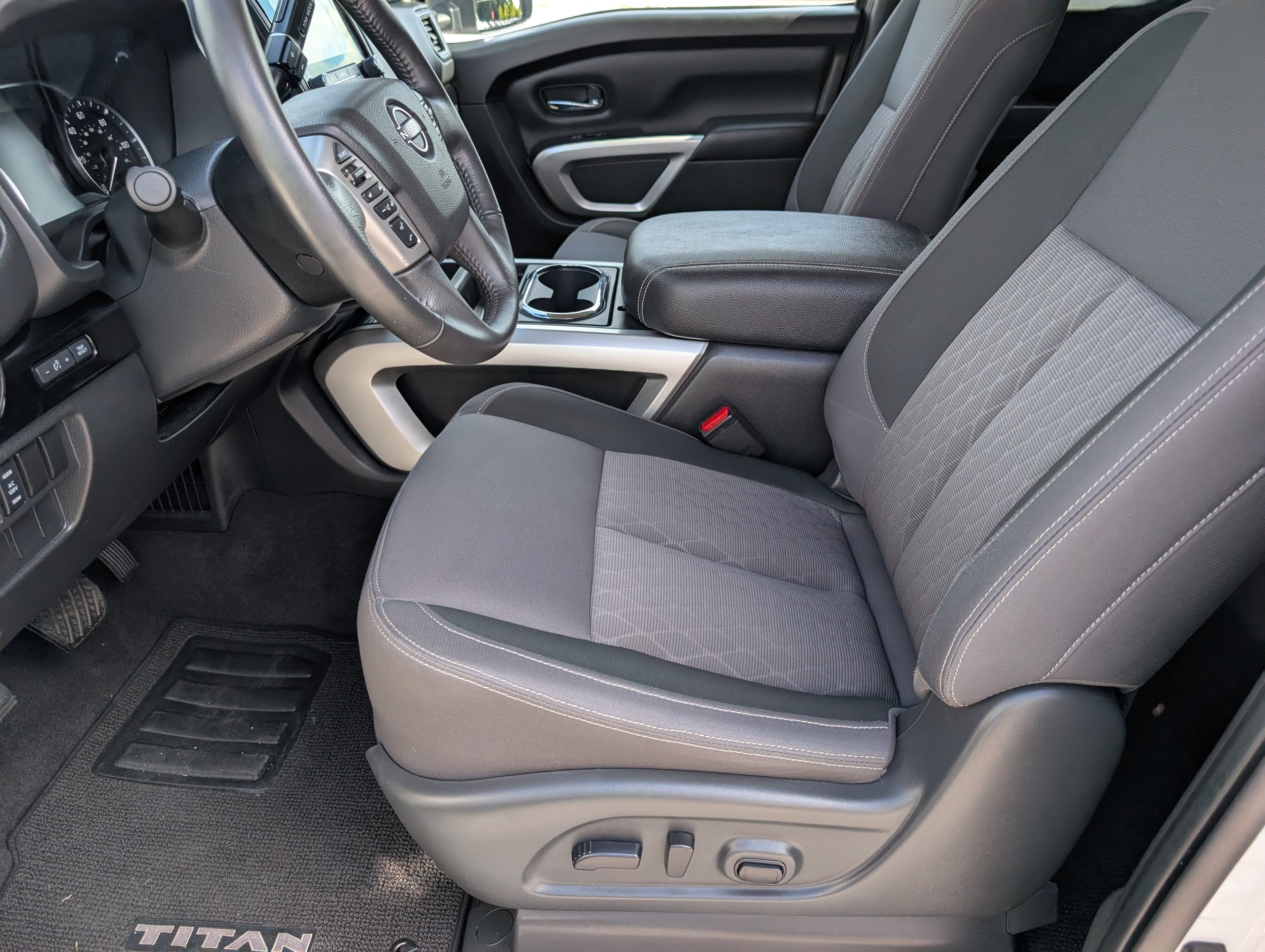 2024 Nissan Titan SV