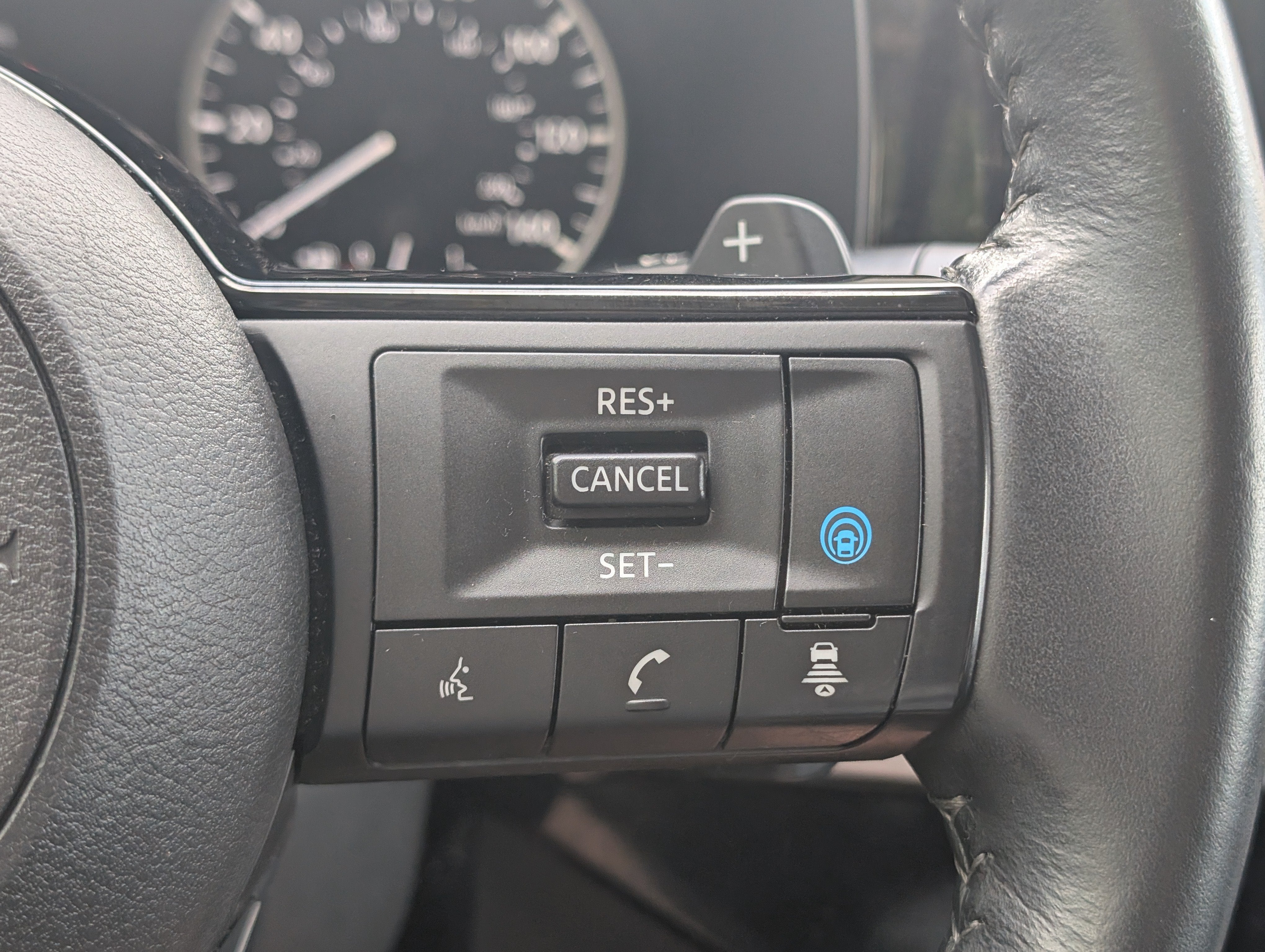 2023 Nissan Pathfinder SV