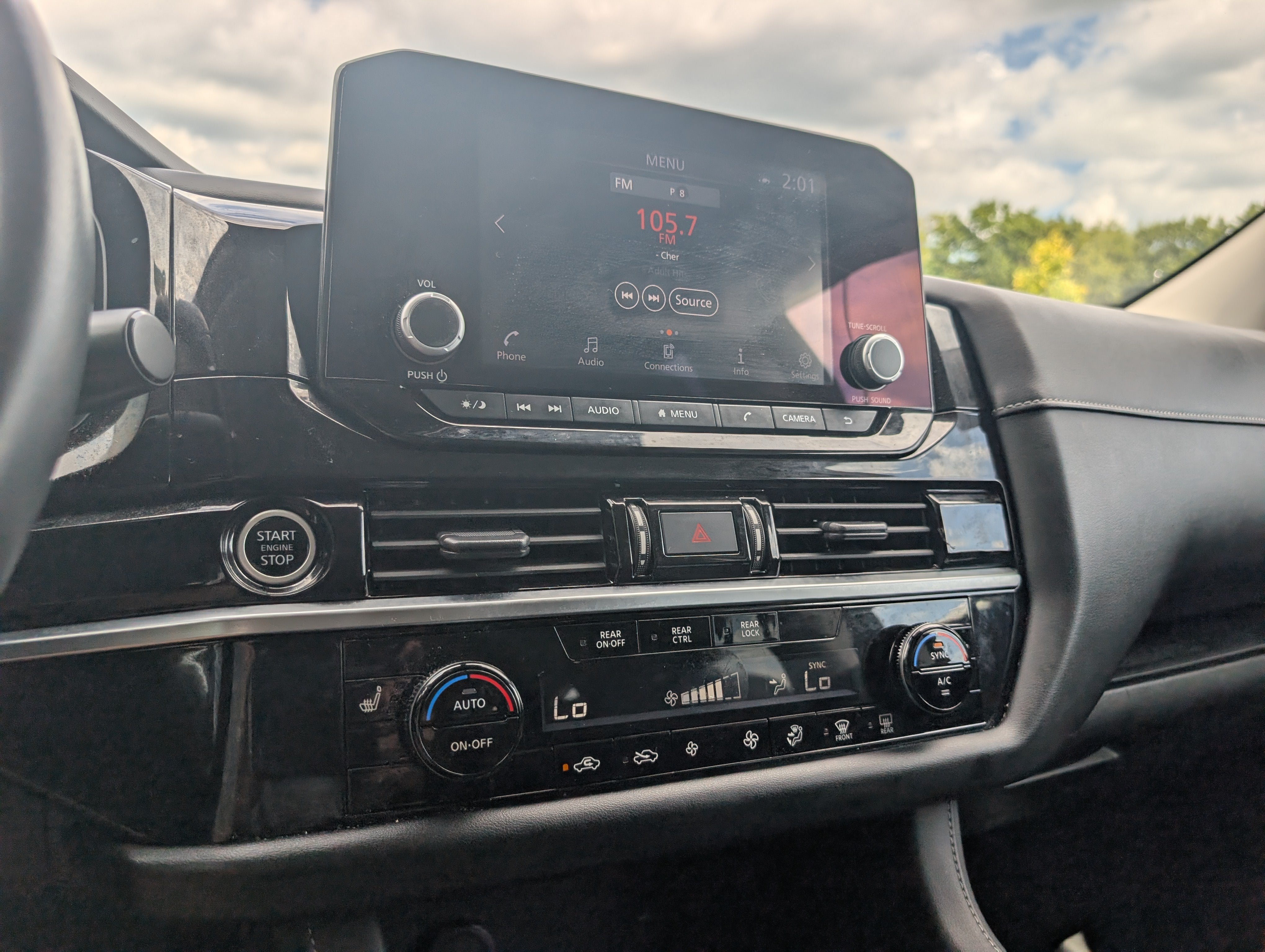 2023 Nissan Pathfinder SV