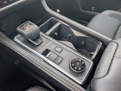 2023 Nissan Pathfinder SV