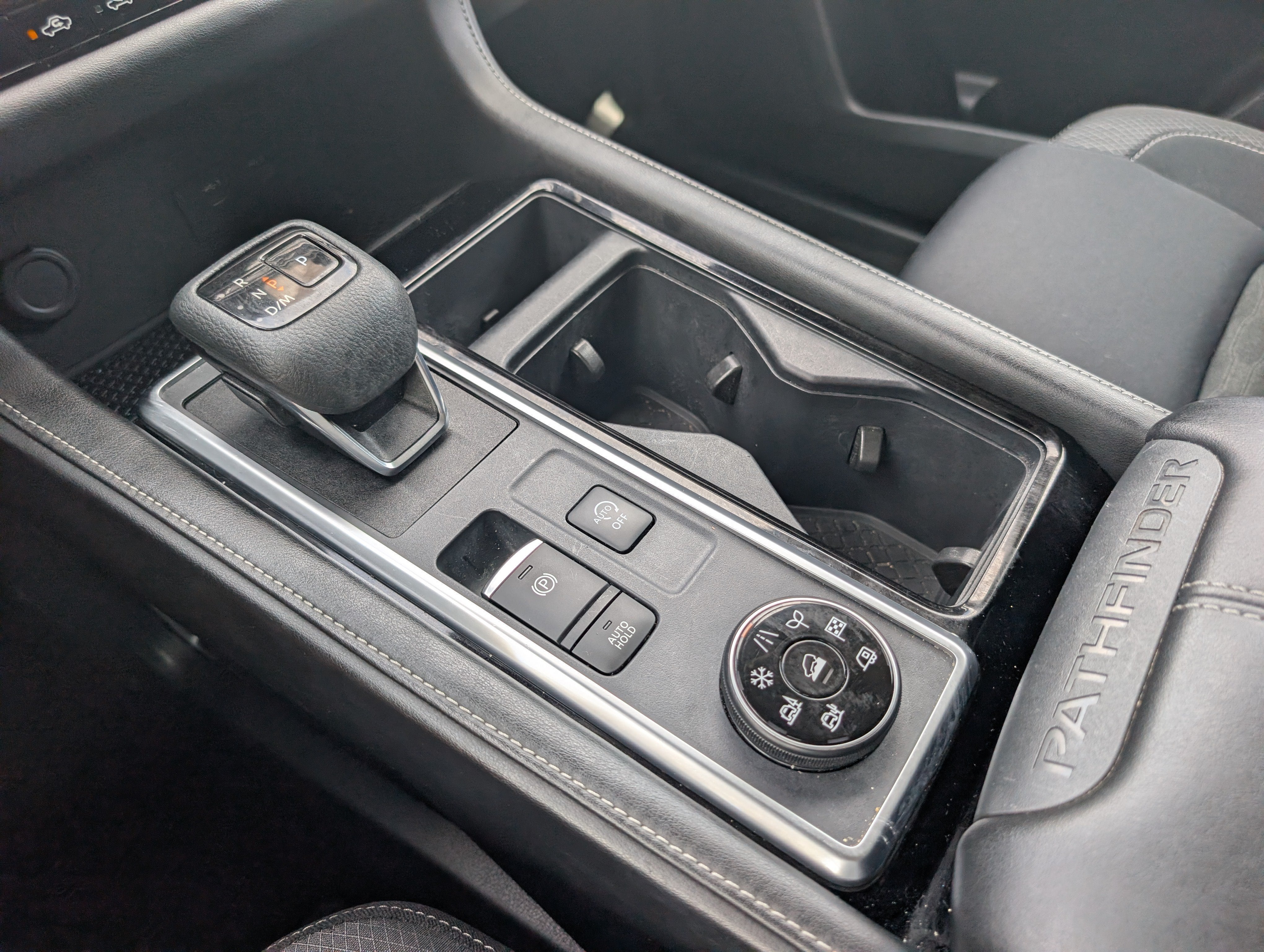 2023 Nissan Pathfinder SV