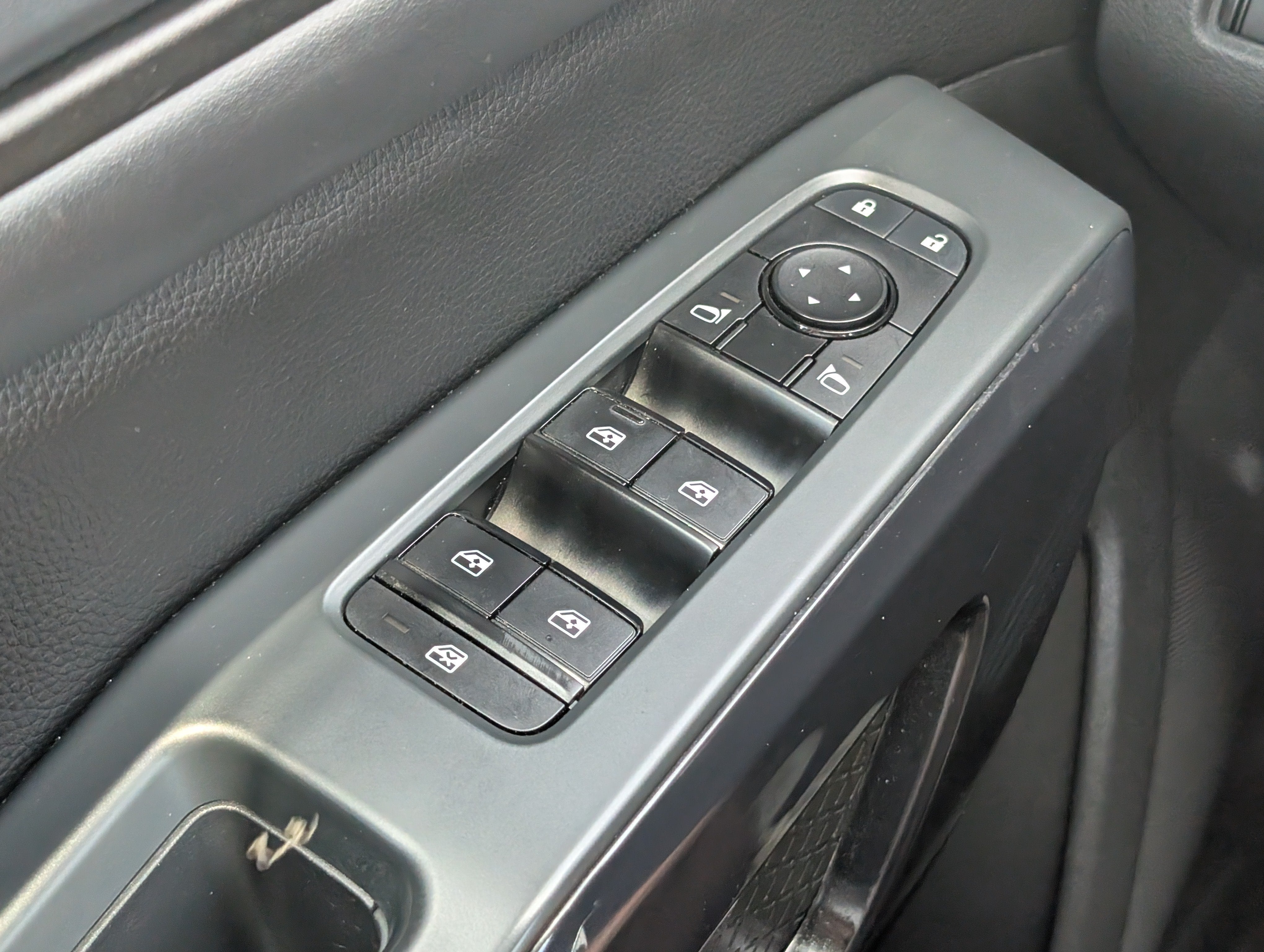 2023 Nissan Pathfinder SV