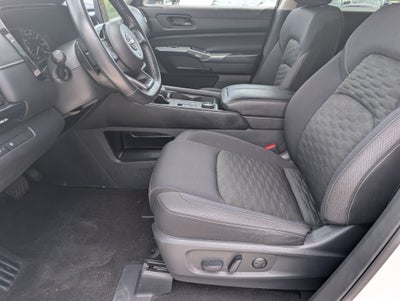 2023 Nissan Pathfinder SV