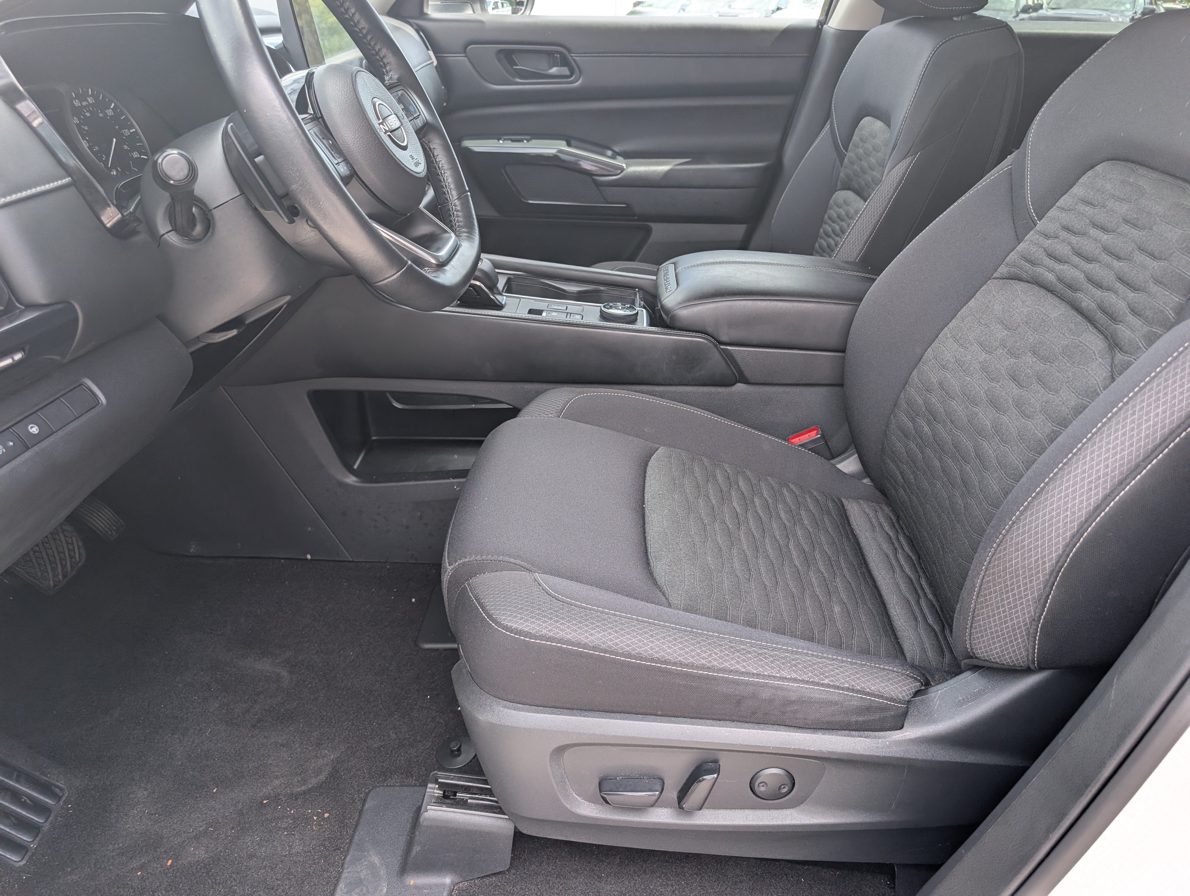 2023 Nissan Pathfinder SV