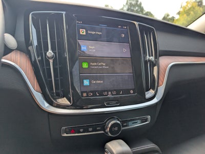 2023 Volvo S60 Recharge Plug-In Hybrid Plus Dark Theme