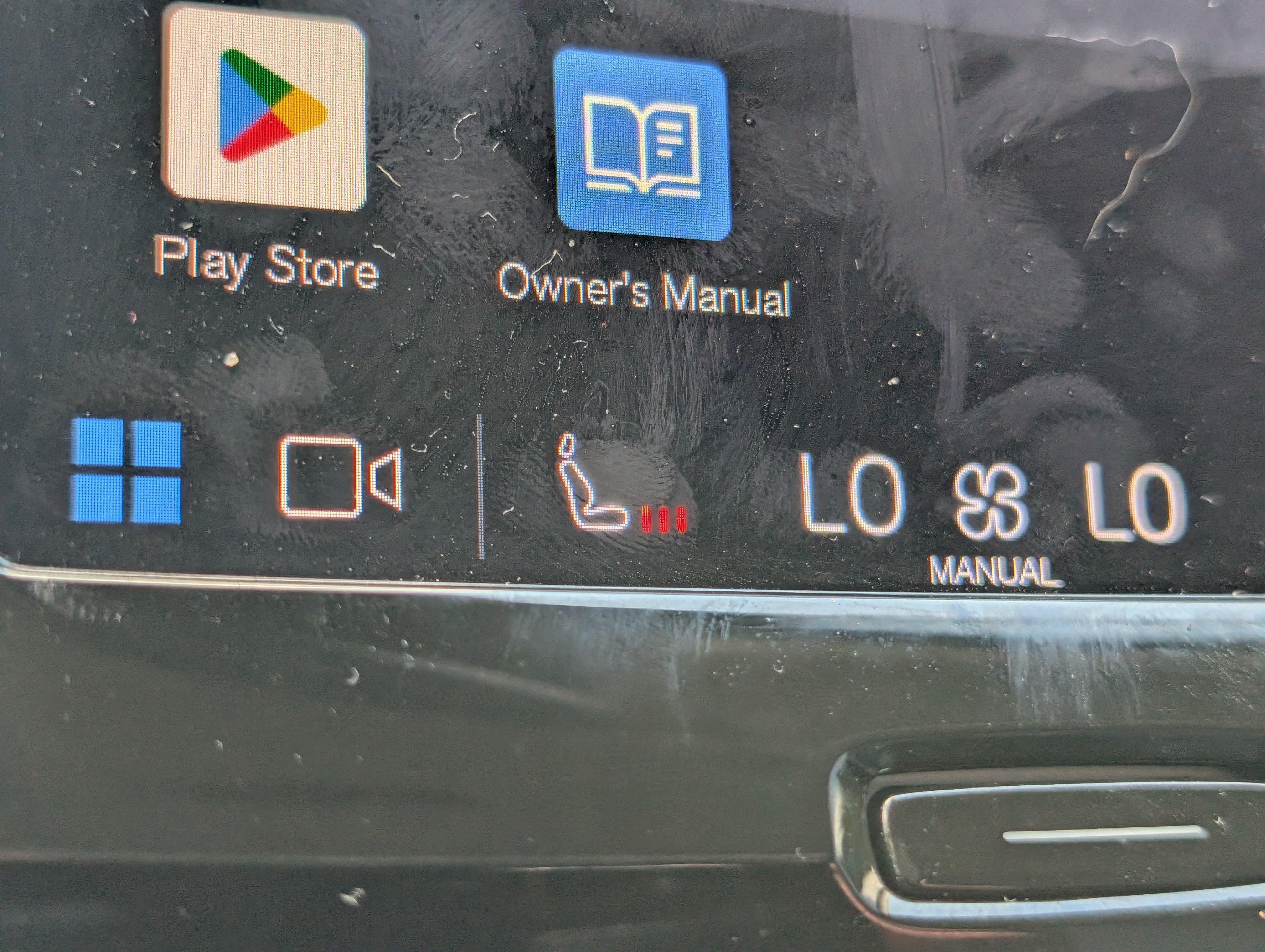 2023 Volvo S60 Recharge Plug-In Hybrid Plus Dark Theme