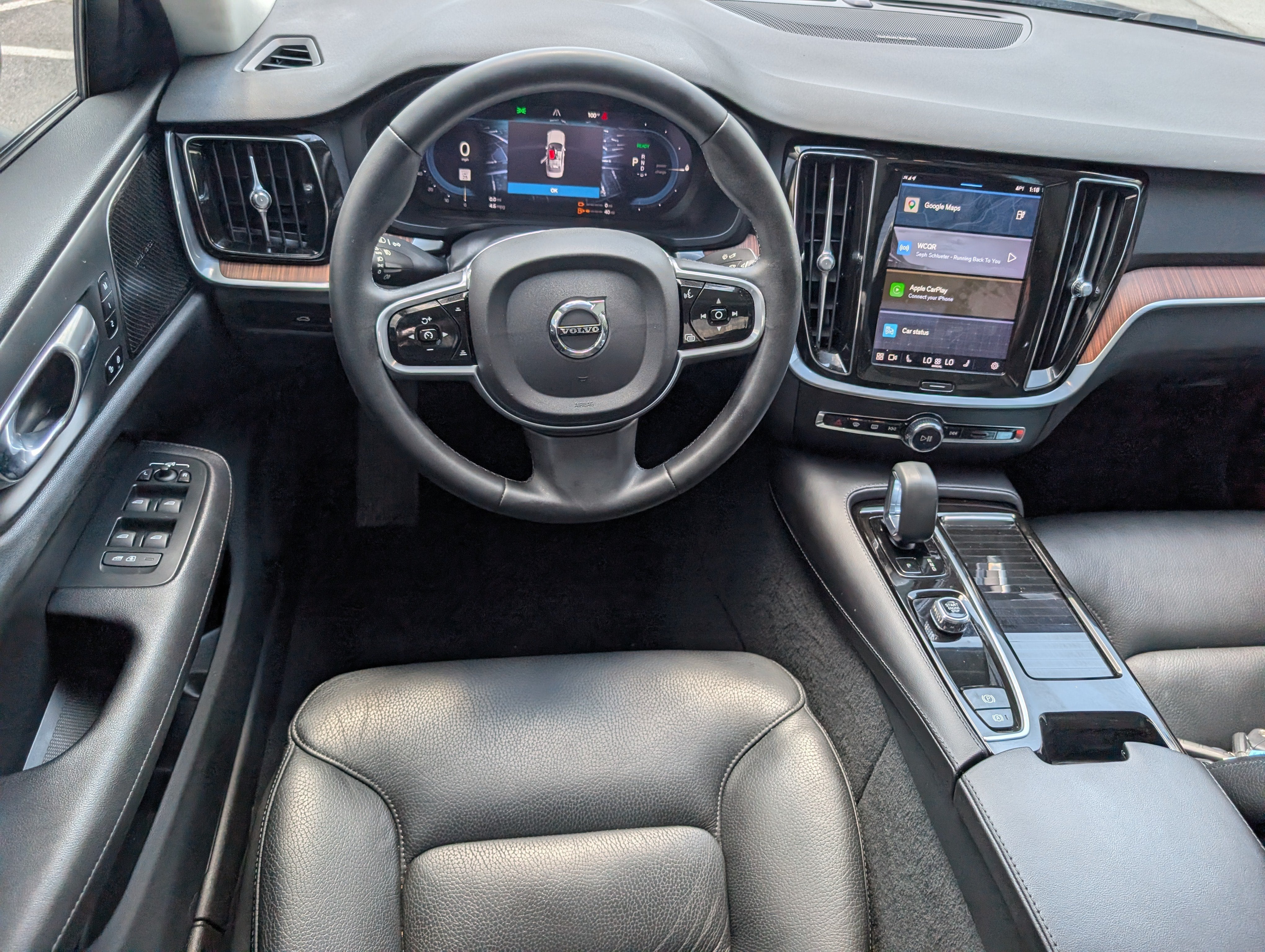 2023 Volvo S60 Recharge Plug-In Hybrid Plus Dark Theme